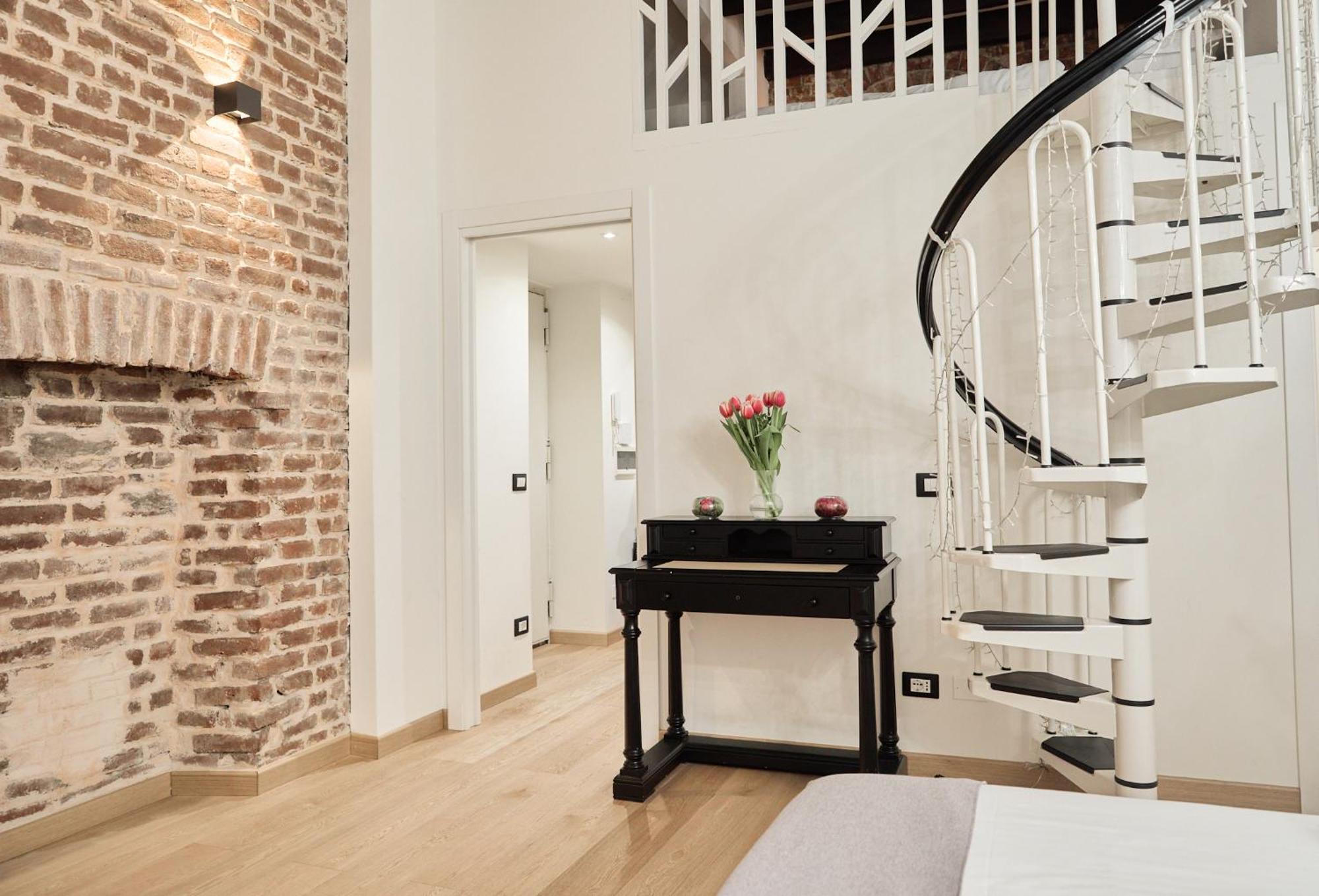 Loft Apartment *